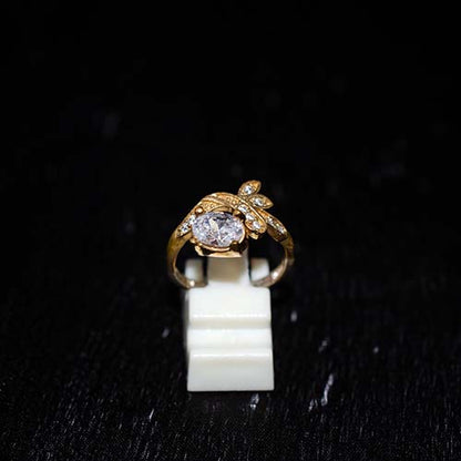 6 Carat Gold Plated White Solitaire Leaf Ring