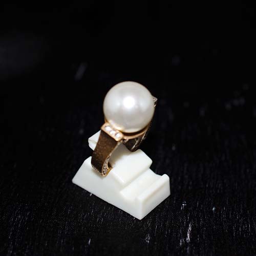 6 Carat Gold Plated Classic Pearl Solitaire Ring
