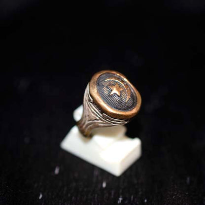 925 Sterling Silver Two-Tone Crescent and Star Signet Ring with Wave Engraved Band