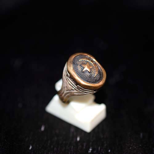 925 Sterling Silver Two-Tone Crescent and Star Signet Ring with Wave Engraved Band