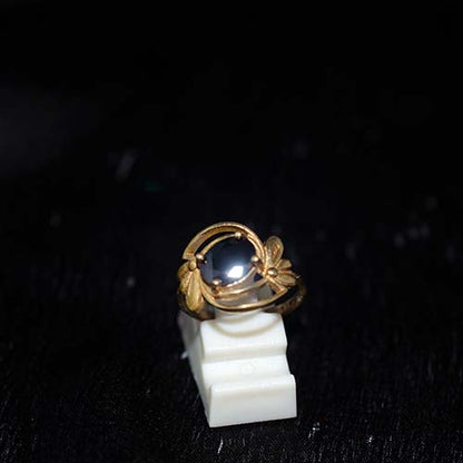 6 Carat Gold Plated Black Stone Floral Prong Ring