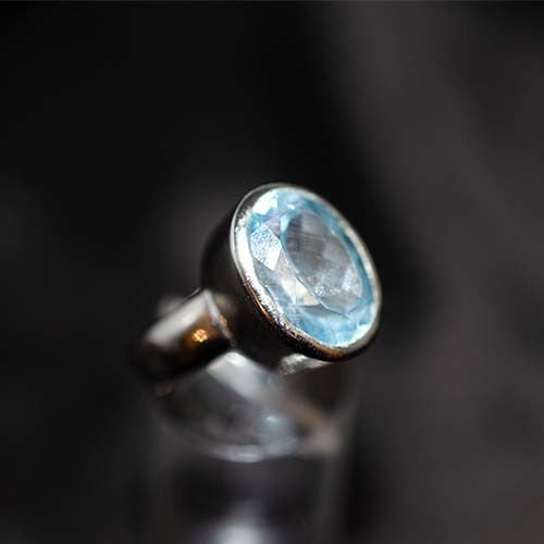 925 Sterling Silver Blue Topaz Oval Solitaire Ring