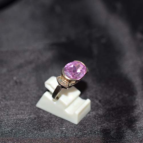 6 Carat Gold Plated Amethyst Modern Oval Ring