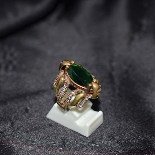 6 Carat Gold Plated Green Onyx Leaf Vine Ring