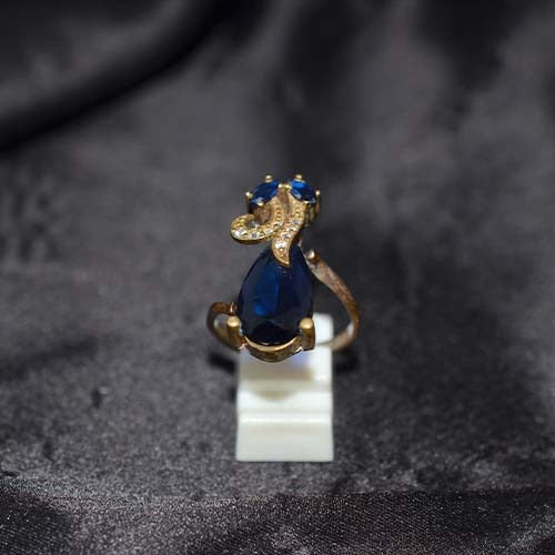 6 Carat Gold Plated Blue Sapphire Artistic Teardrop Ring