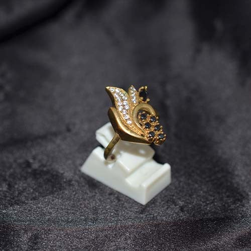 6 Carat Gold Plated Black Onyx Leaf Cluster Ring