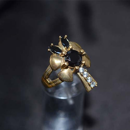 6 Carat Gold Plated Black and White Floral Motif Ring