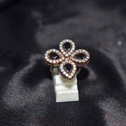 6 Carat Gold Plated Black Onyx Four-Leaf Motif Ring