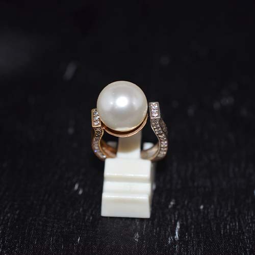 6 Carat Gold Plated Classic Pearl Solitaire Ring