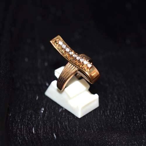 6 Carat Gold Plated White Zirconia Crossover Band Ring