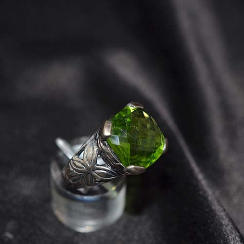 925 Sterling Silver Peridot Ornate Cushion Ring
