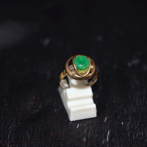 6 Carat Gold Plated Green Oval Modern Ring