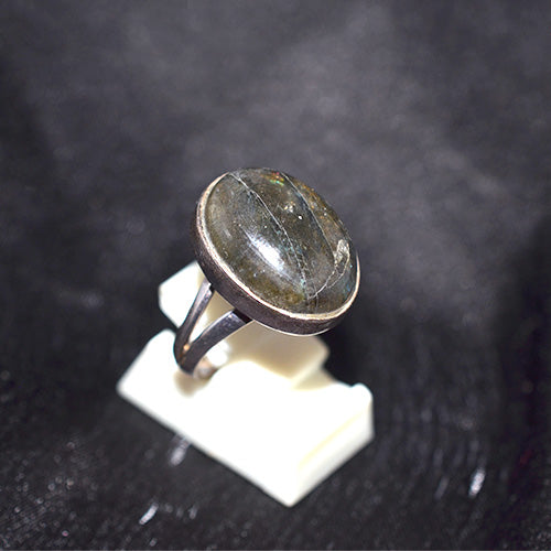 925 Sterling Silver Oval Labradorite Ring with Split Shank