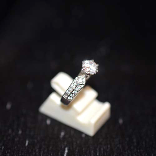 925 Sterling Silver Cubic Zirconia Halo Solitaire Ring