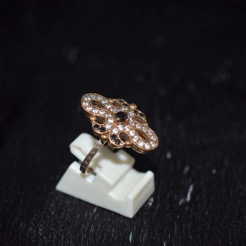 6 Carat Gold Plated Black Floral Scrollwork Ring