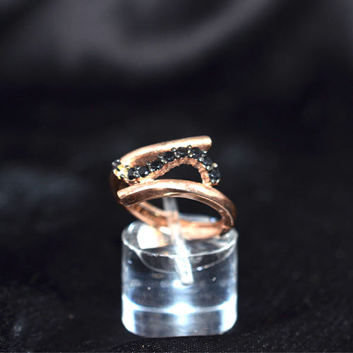 6 Carat Gold Plated Black Stone Modern Twist Ring