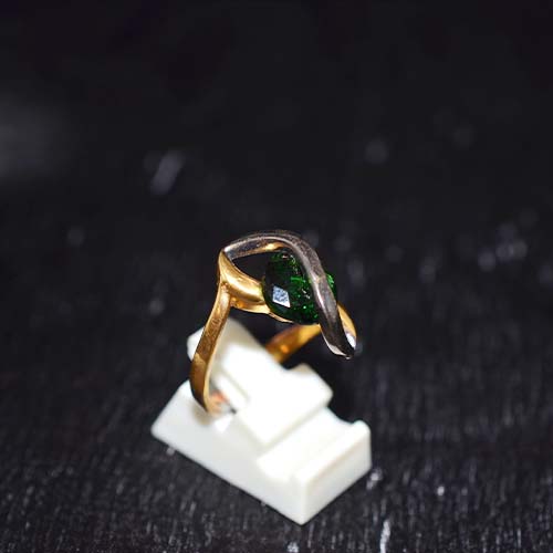 6 Carat Gold Plated Green Twist Motif Ring