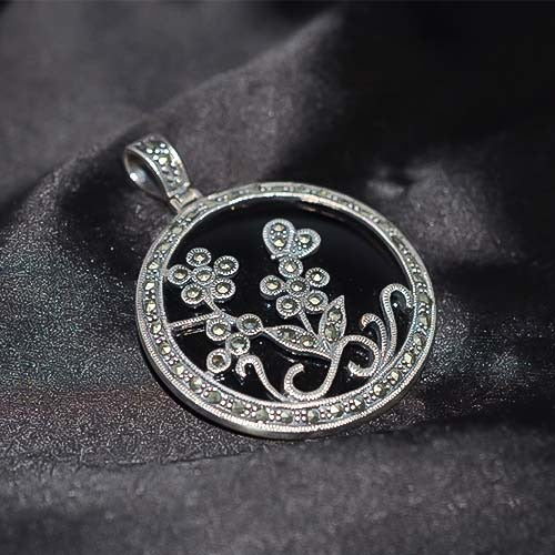 925 Sterling Silver Black Onyx Floral Pendant