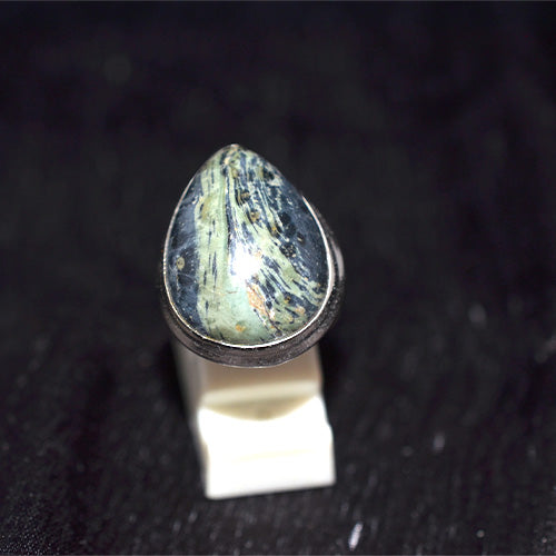 925 Sterling Silver Swirled Serpentine Teardrop Ring