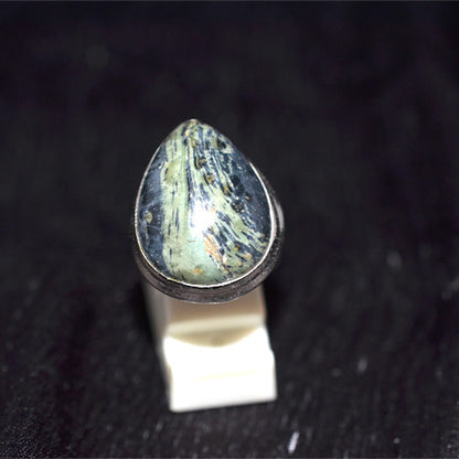 925 Sterling Silver Swirled Serpentine Teardrop Ring