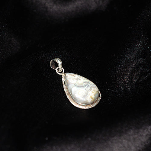 925 Sterling Silver Teardrop Crazy Lace Agate Pendant with Rope Border