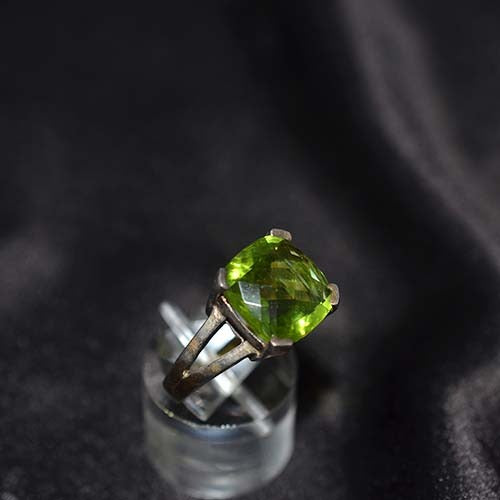 925 Sterling Silver Peridot Cushion Prong Ring