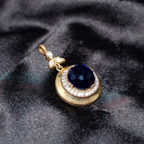 6 Carat Gold Plated Blue Sapphire Round Pendant
