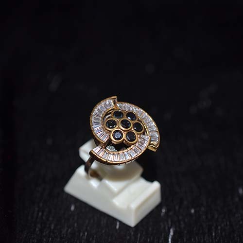 6 Carat Gold Plated Black and White Floral Spiral Ring