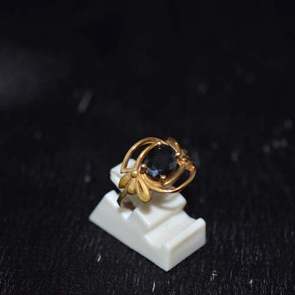 6 Carat Gold Plated Black Stone Floral Prong Ring