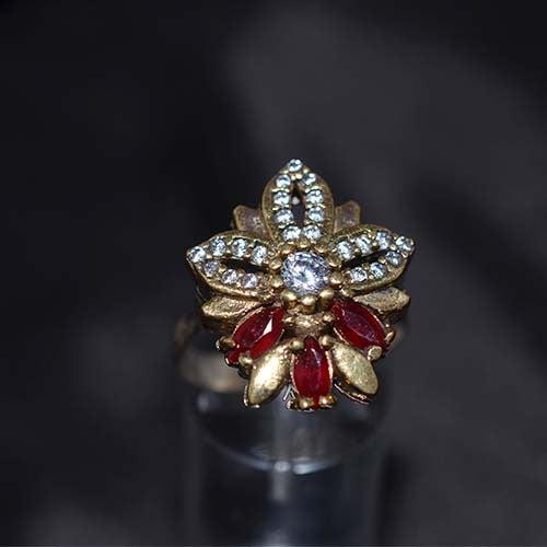 6 Carat Gold Plated Red and White Floral Motif Ring