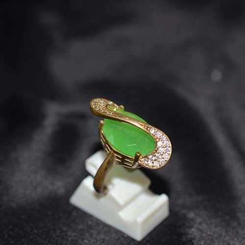 6 Carat Gold Plated Green Jade Swirl Ring
