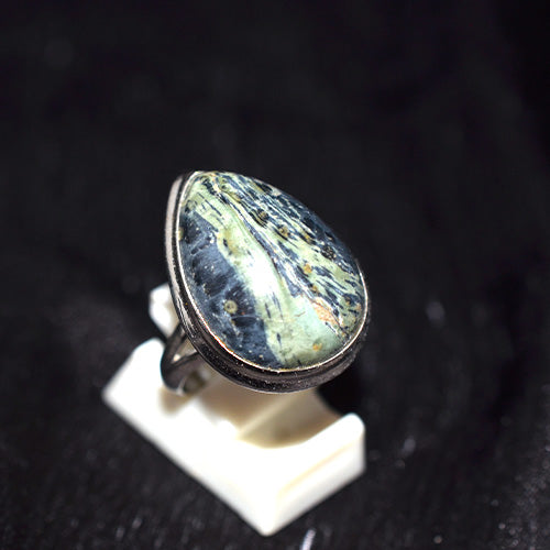 925 Sterling Silver Swirled Serpentine Teardrop Ring