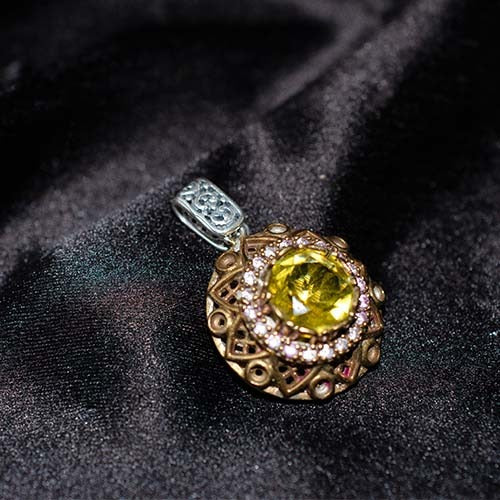 6 Carat Gold Plated Citrine Ornate Round Pendant