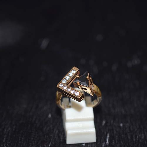 6 Carat Gold Plated Black Princess Geometric Ring
