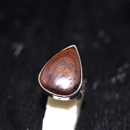 925 Sterling Silver Wavy Tiger Iron Teardrop Ring