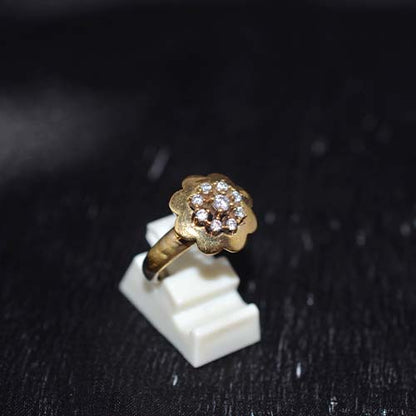 6 Carat Gold Plated Daisy Flower Cubic Zirconia Ring
