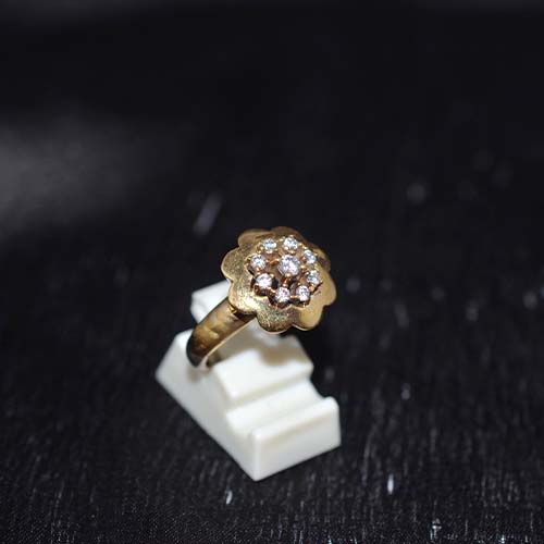 6 Carat Gold Plated Daisy Flower Cubic Zirconia Ring