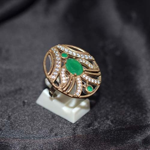 6 Carat Gold Plated Green Onyx Swirl Filigree Ring