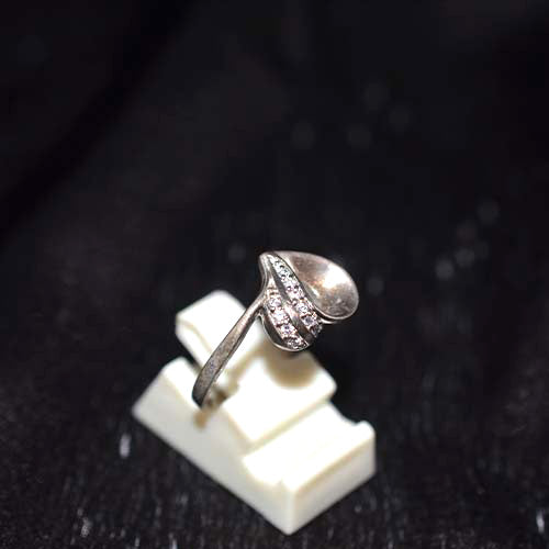 925 Sterling Silver Cubic Zirconia Leaf Motif Ring
