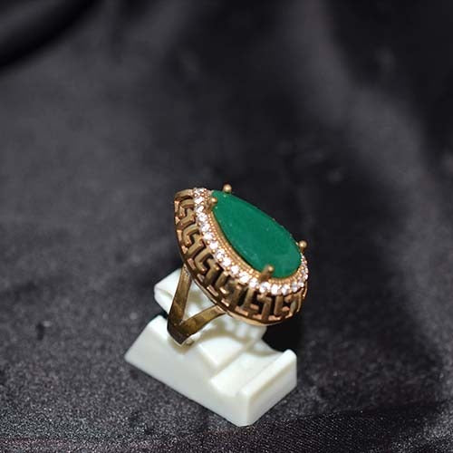 6 Carat Gold Plated Green Onyx Greek Key Teardrop Ring